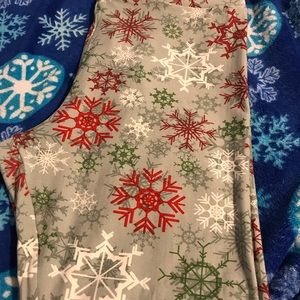 SOLD LuLaRoe TC2 Snowflake ❄️ Leggings